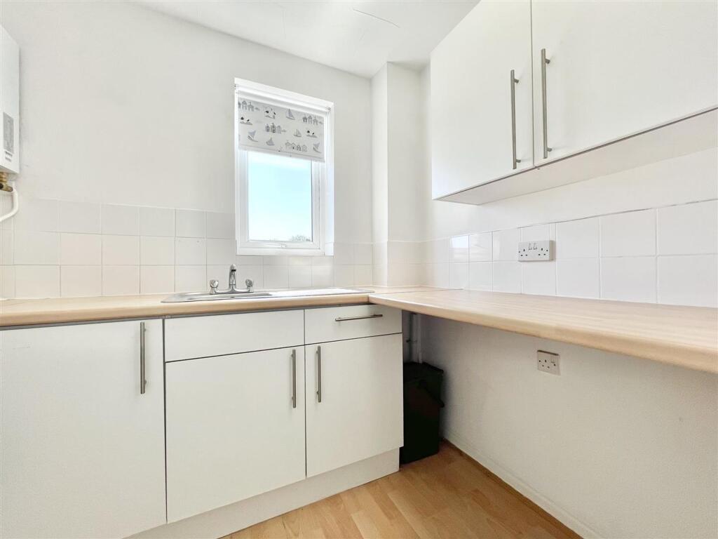 Apartment in Dorchester - View 2