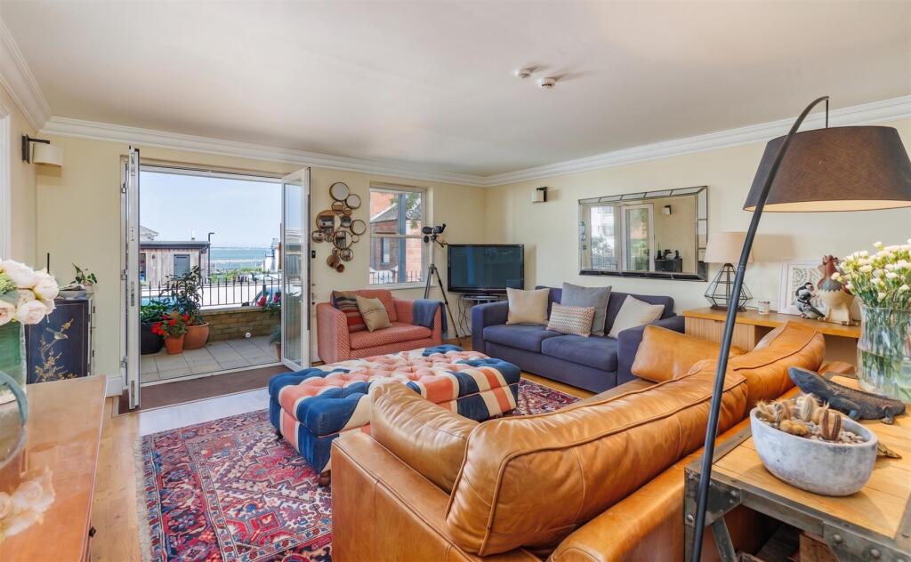 Apartment in Cowes, Isle of Wight - View 4