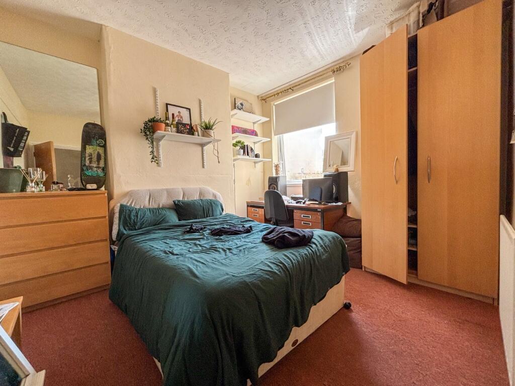 5 bedroom terraced house for rent