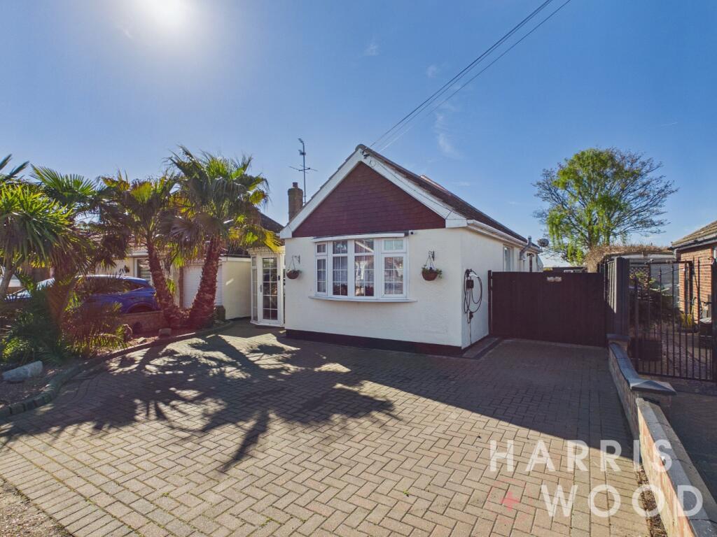 3-bed detached on Tudor Green, Jaywick, Clacton-On-Sea, Essex, CO15, £290,000