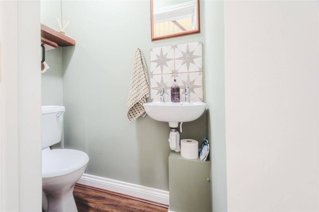 House in Swindon, Greenmeadow, Haydon Wick - More