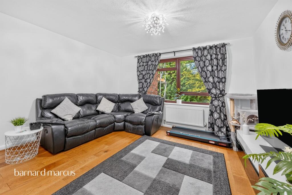 Apartment in Croydon - More