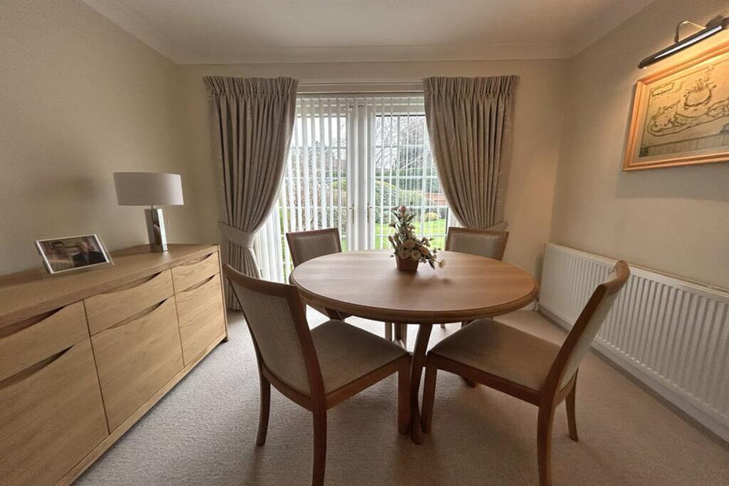 Gainsborough Close, Wilmslow, SK9 photo 4