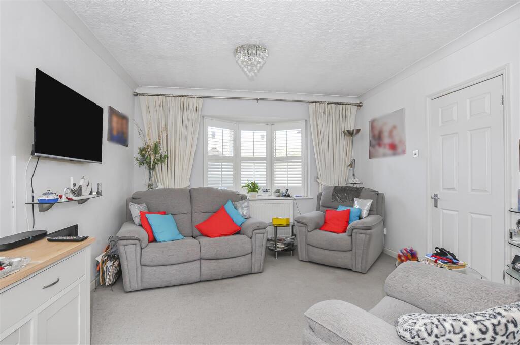 Ruscombe Drive, Park Street, St. Albans photo 3