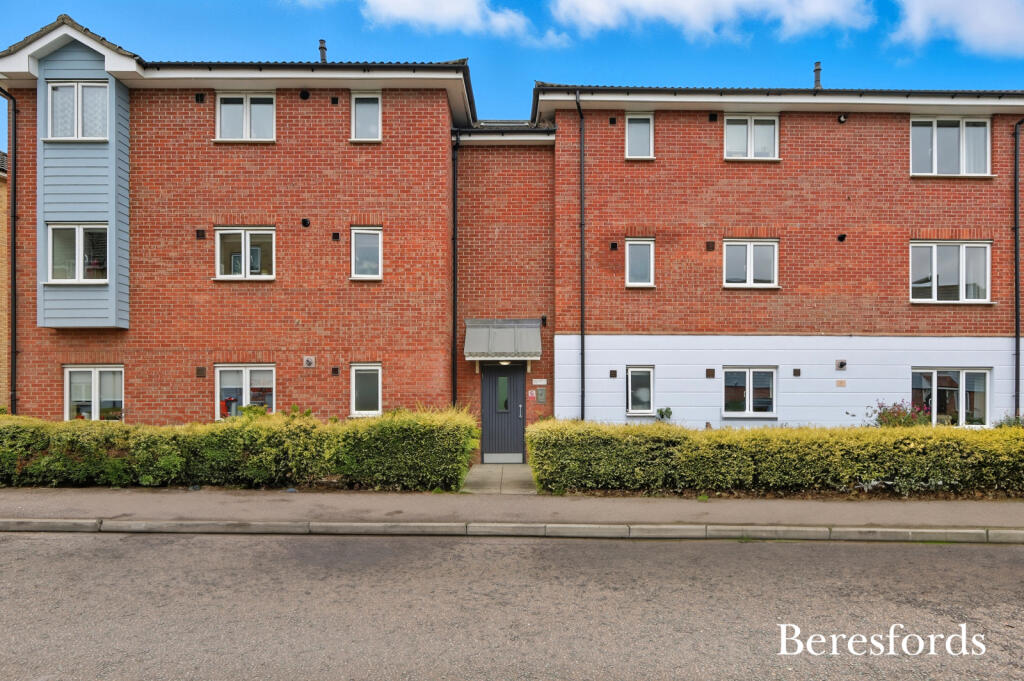 2-bed flat on Willow Road, Dunmow, CM6, £185,000