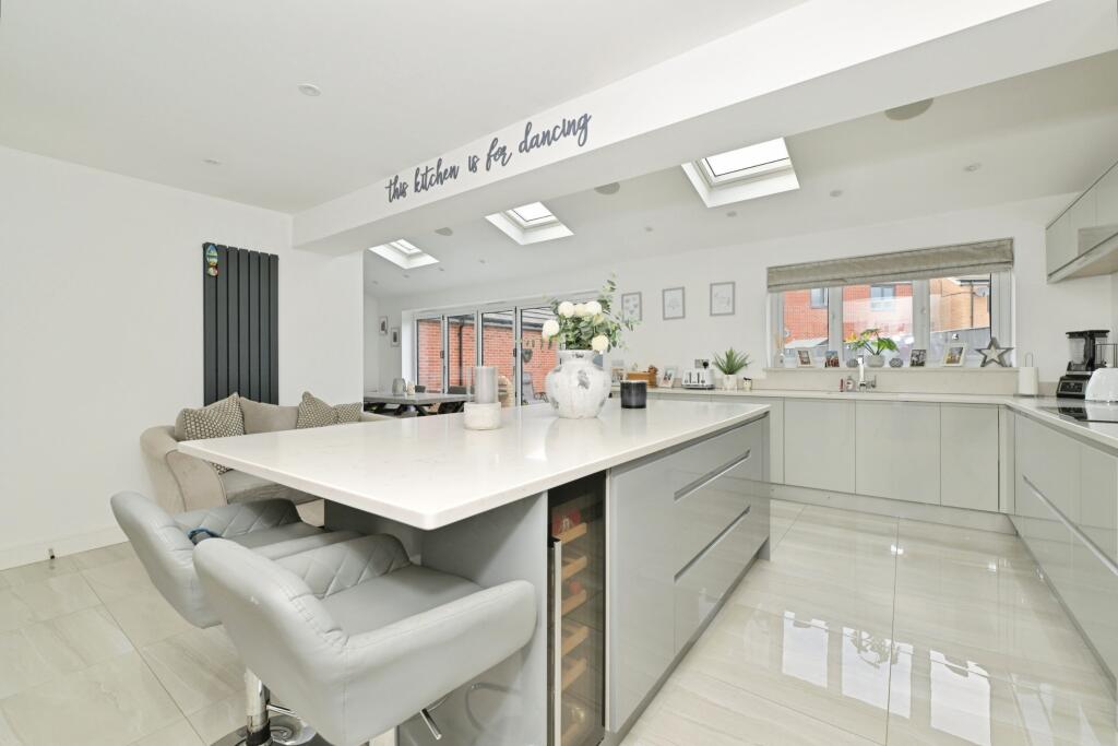 24, Coriander Drive photo 2