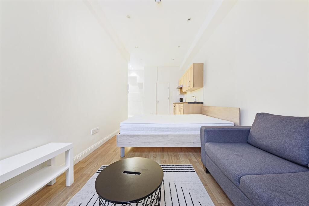 Studio flat for rent