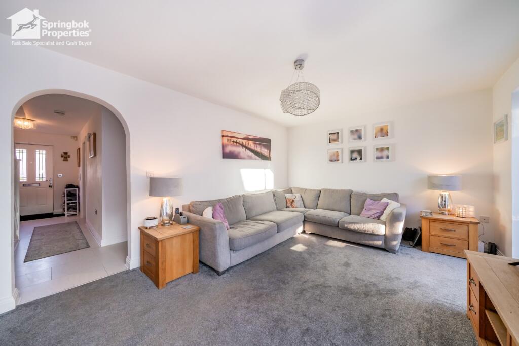 Iona Crescent, Widnes, Cheshire photo 3