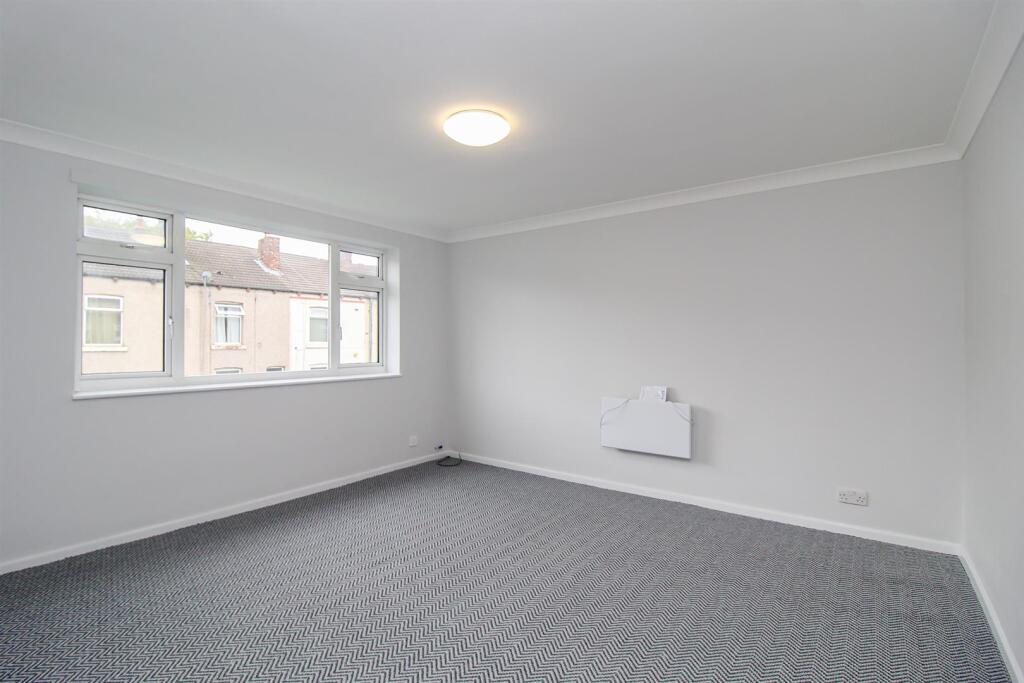 Apartment in Wakefield, Belle Vue - View 2