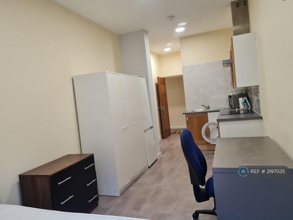 Studio flat for rent