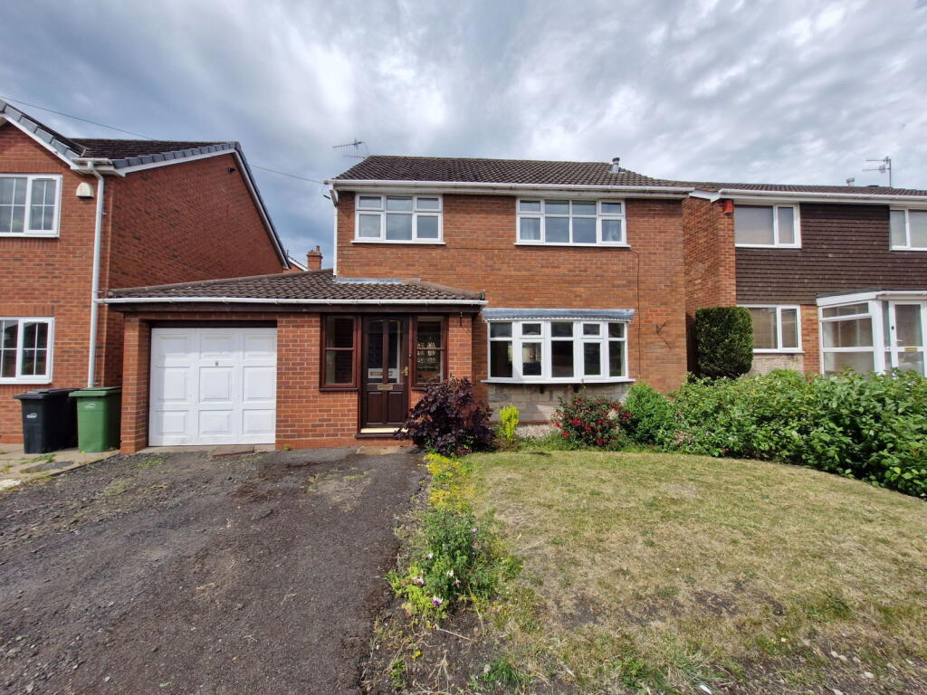 3-bed detached on Swan Street, PENSNETT, Brierley Hill, DY5 4DJ, £285,000