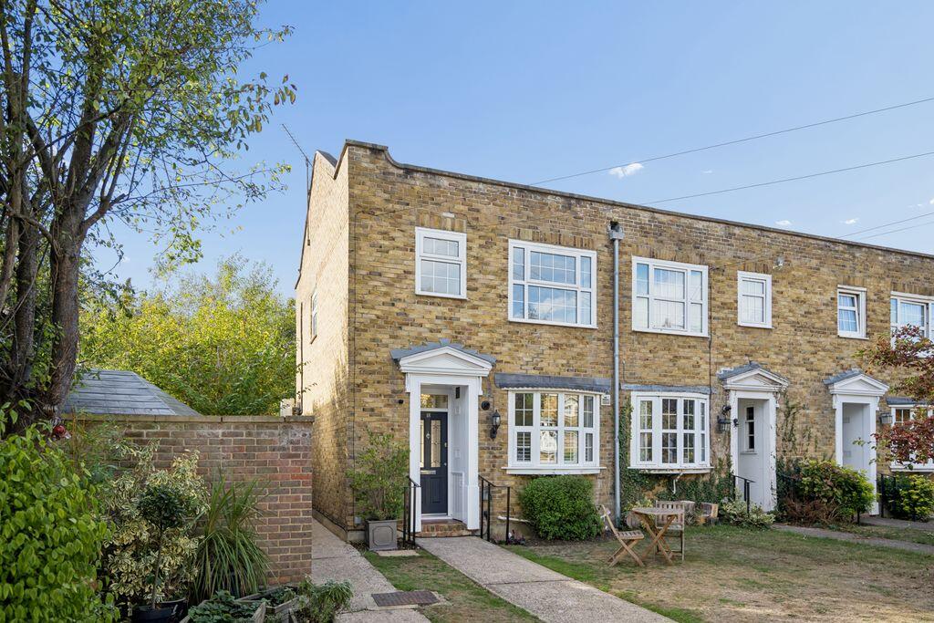 Main image of property: Lantern Walk, Maidenhead