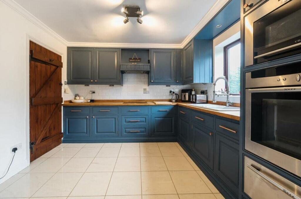 Wappenham Road, Helmdon, Brackley photo 3