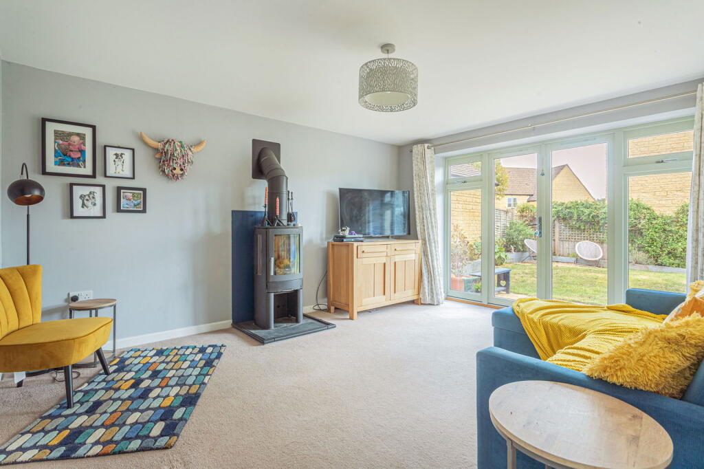 Andrews Close, Tetbury photo 3