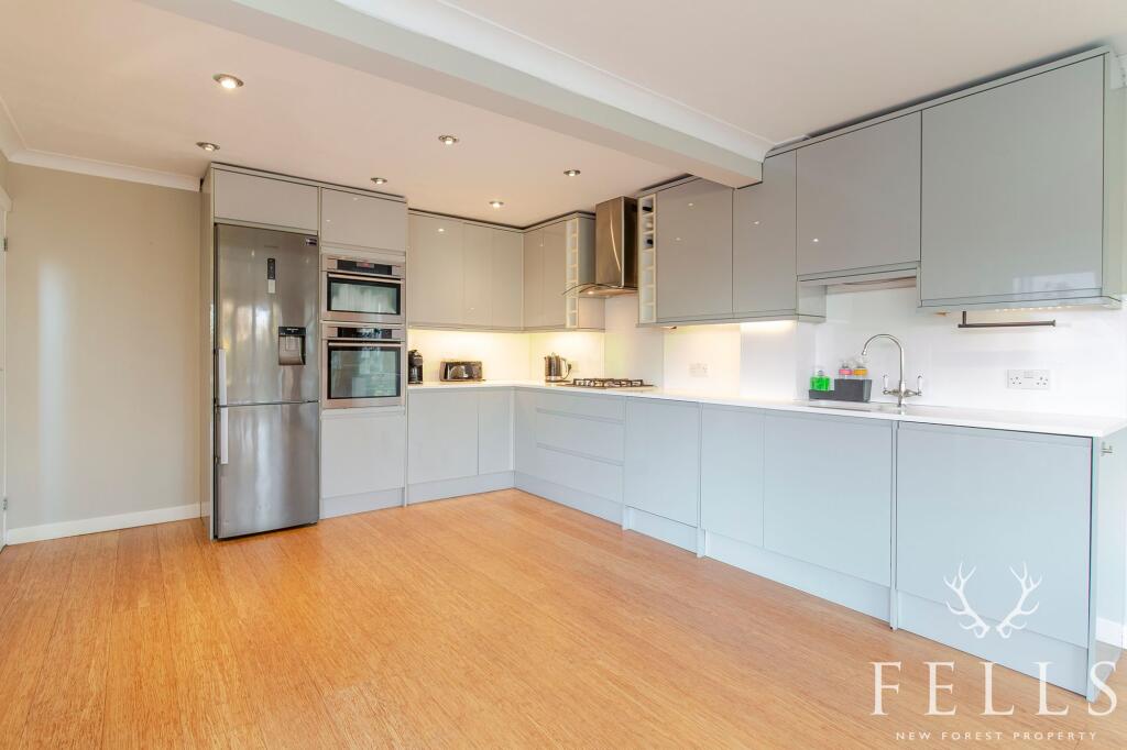 East View Road, Ringwood, BH24 photo 3