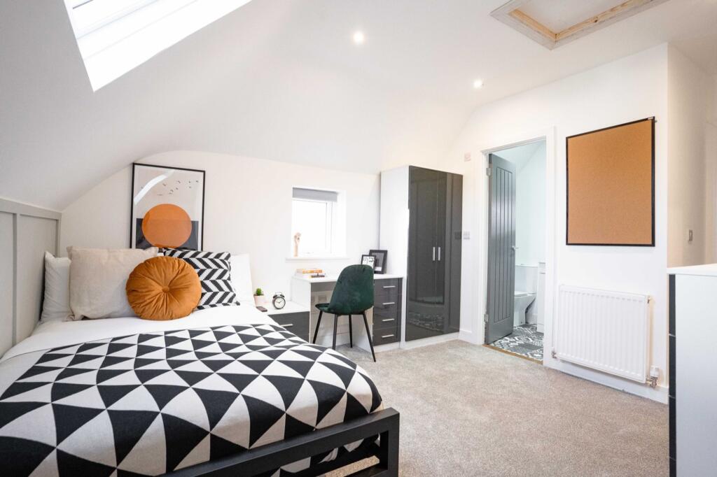 House in Southampton - More