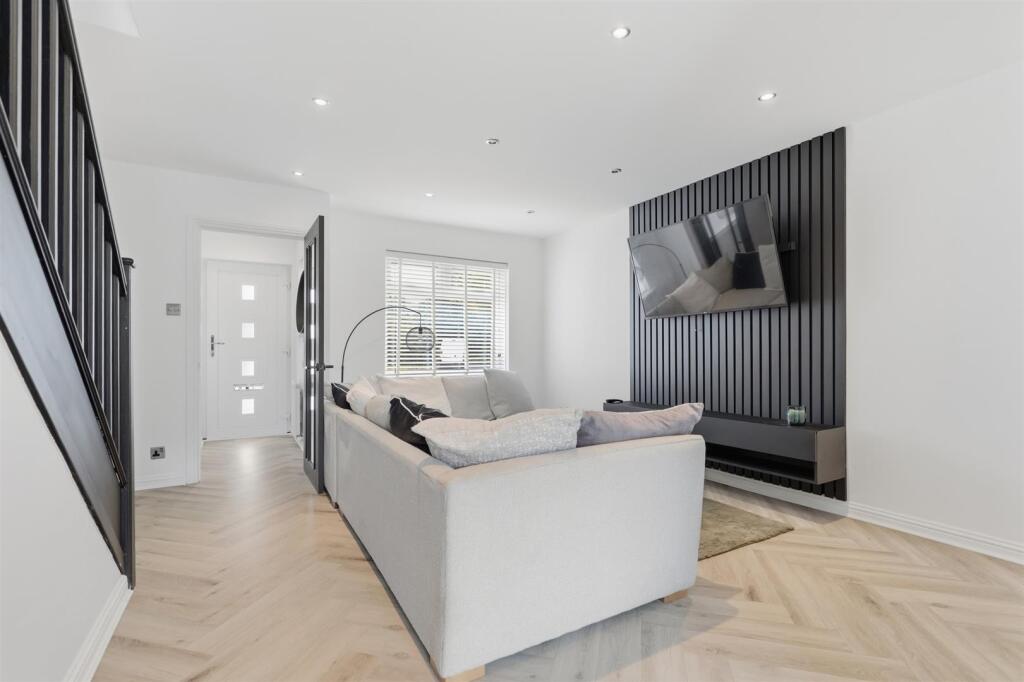 House in Glasgow - More