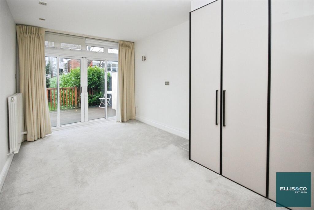 Apartment in London - More