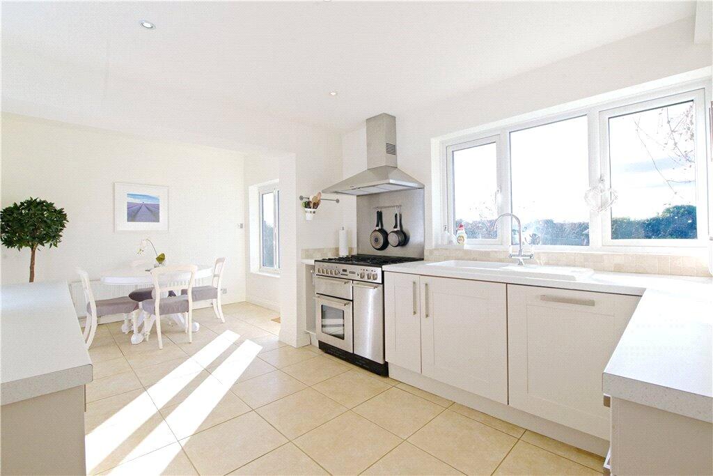 Weavers End, Hanslope, Milton Keynes, Buckinghamshire, MK19 photo 4