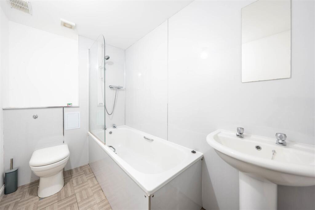 19, Glengate, Kirriemuir photo 5