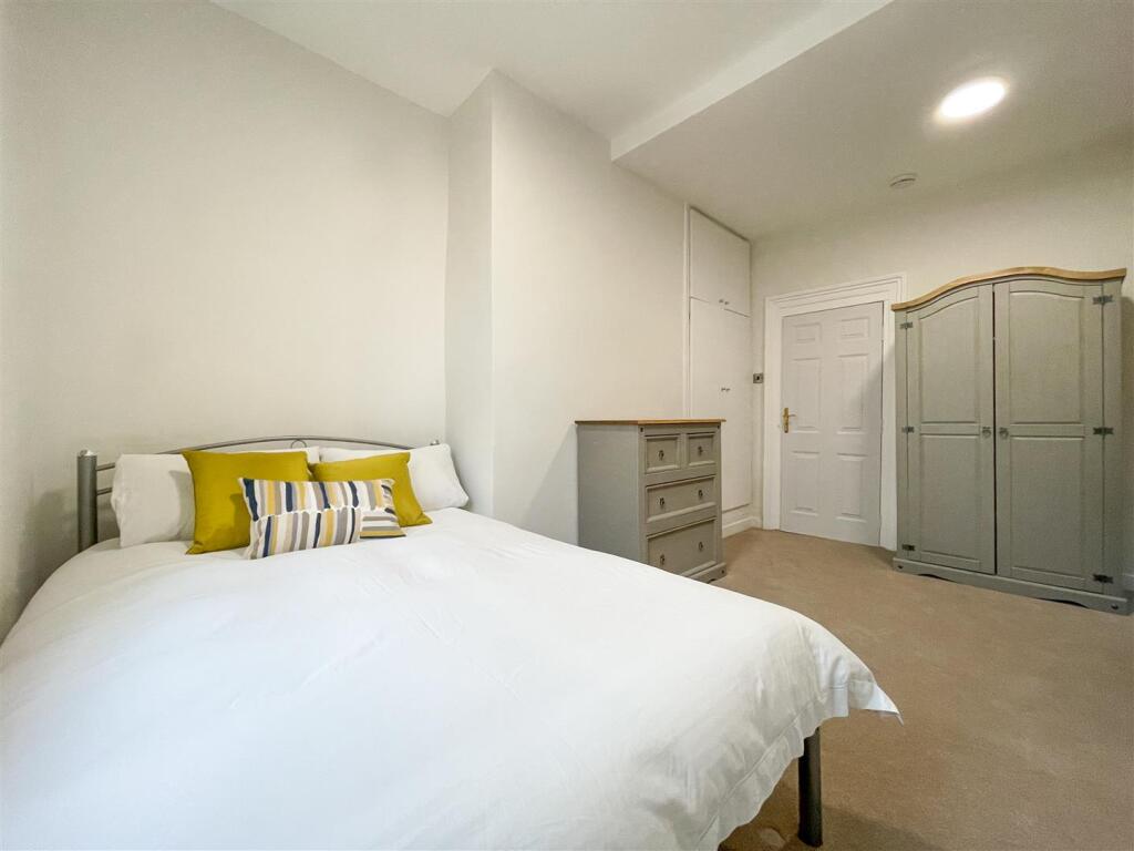 Main image of property: Flat 2, 9 Parkers Road, Sheffield