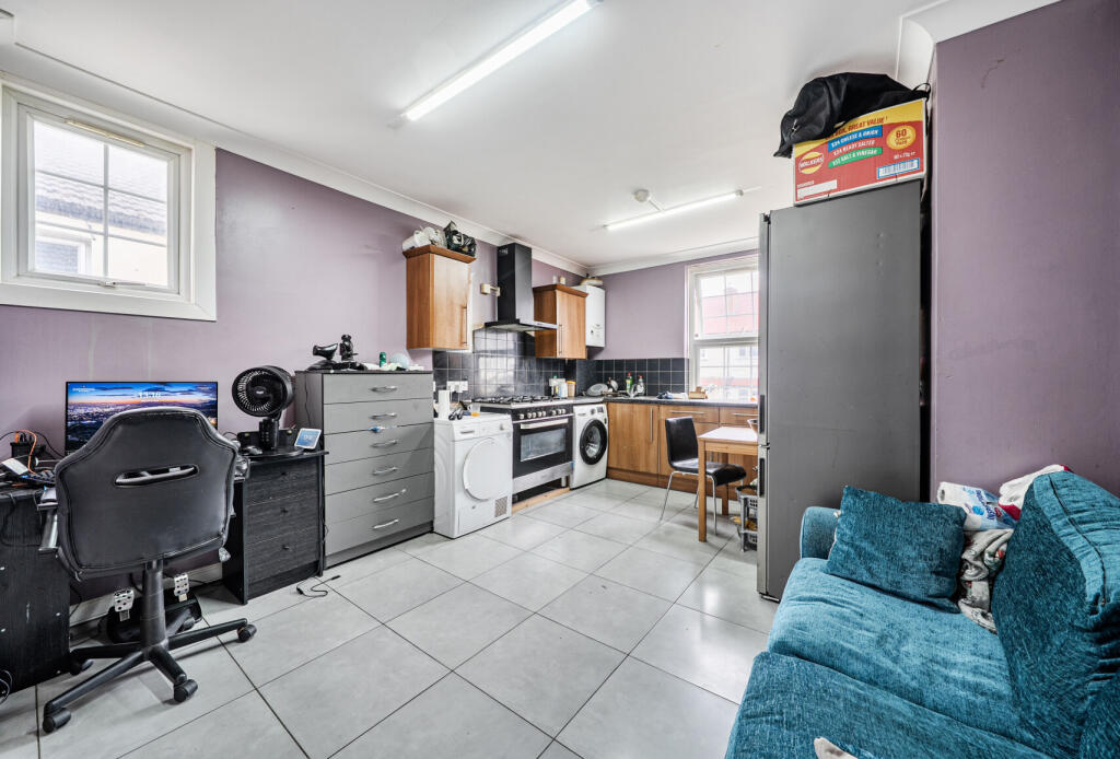 Tynemouth Road, Mitcham, London, CR4 - More