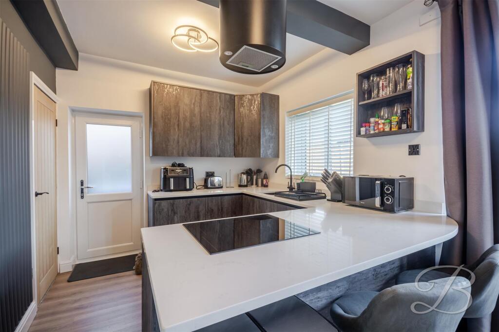 House in Mansfield, Nottinghamshire - View 2