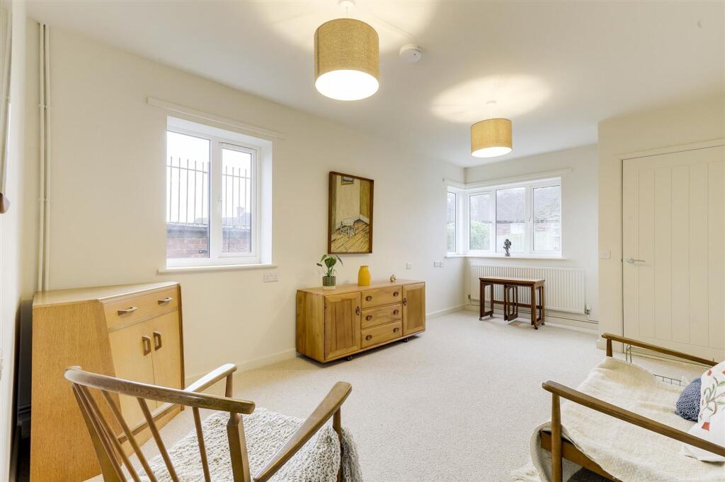 House in Nottingham, Bestwood Park Estate - View 3