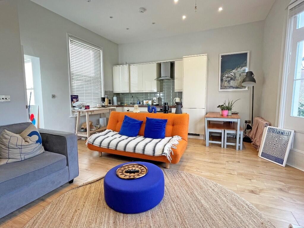 Apartment in Brighton, Round Hill - View 5