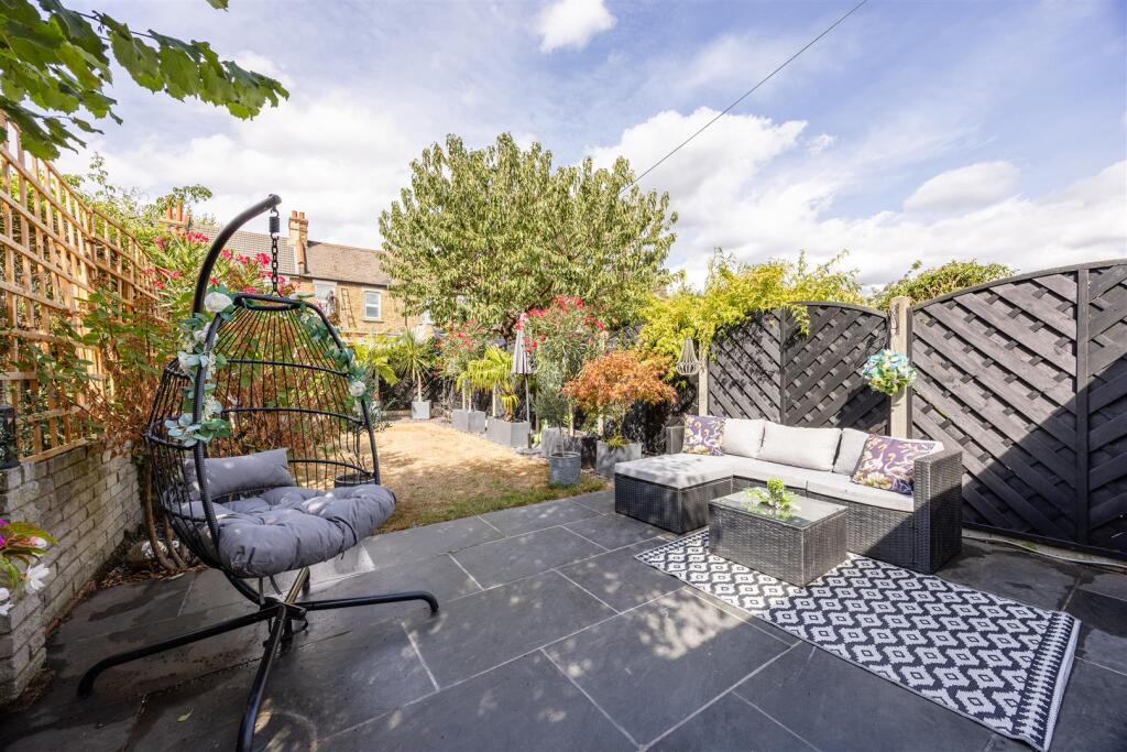 House in London, Upton Park - More