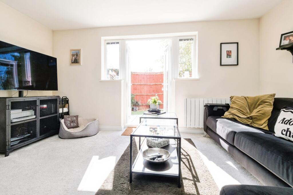 Apartment in Romford - More