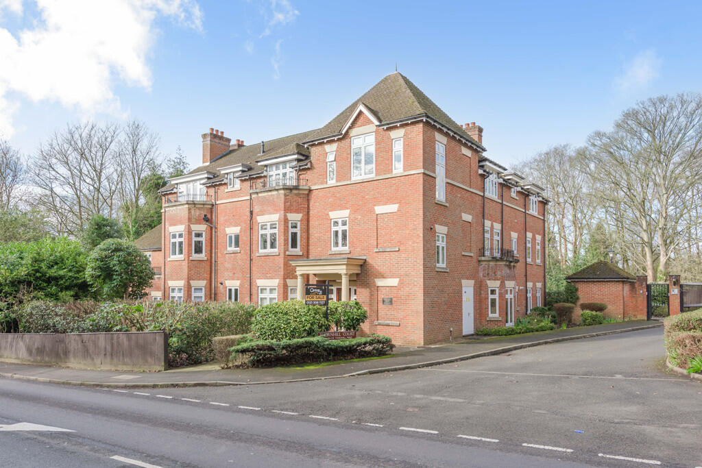Main image of property: Flat 2, Thornhill Court, 126-128 Thornhill Road, Sutton Coldfield, B74 2LU