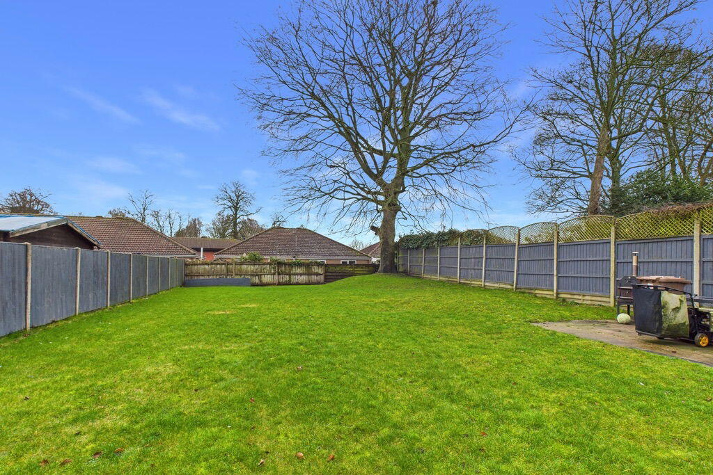 6 St. Michaels Close, Waddington, Lincoln, LN5 9RR photo 2