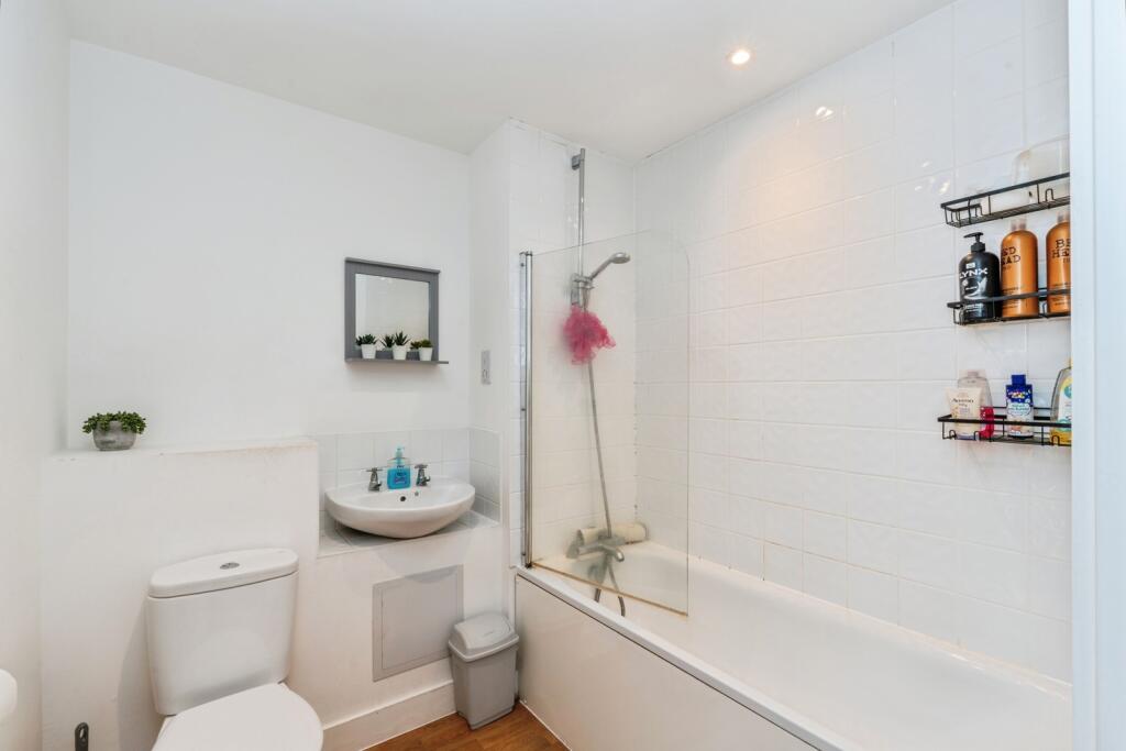 Apartment in Southampton - View 5