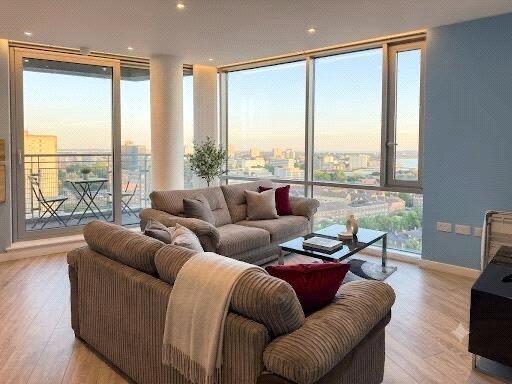 Apartment in Portsmouth, Portsea - View 2