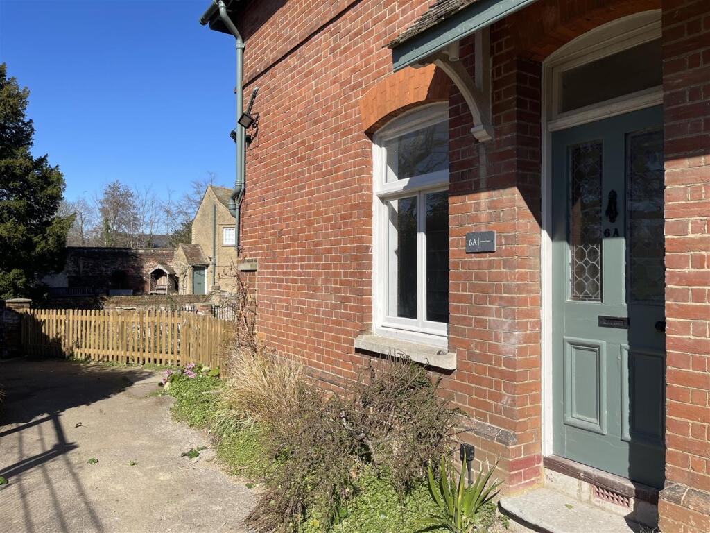 Main image of property: 6a Stour Street, Canterbury, Kent CT1 2NR