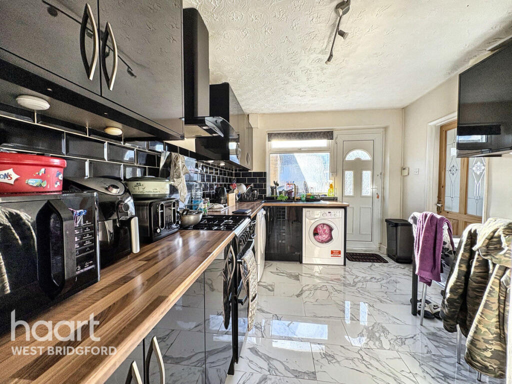 Main image of property: Cerne Close, Nottingham