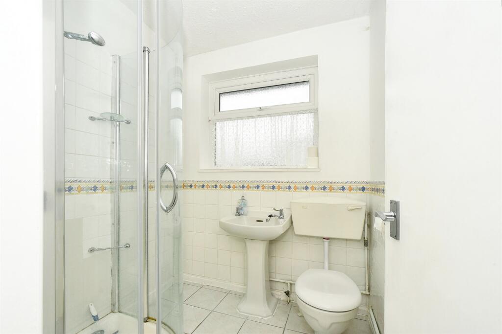 Glenwood Close, Swindon photo 4