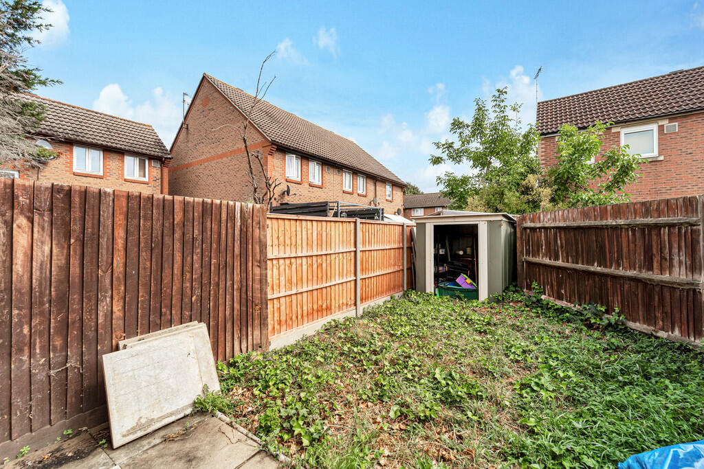 Cramond Court, Bedfont  photo 4
