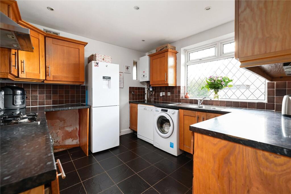 Hensworth Road, Ashford, Surrey, TW15 photo 4