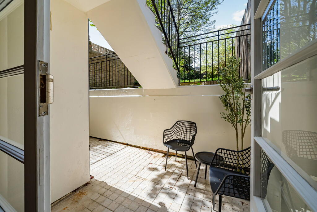 Cavendish Terrace, E3 - View 5
