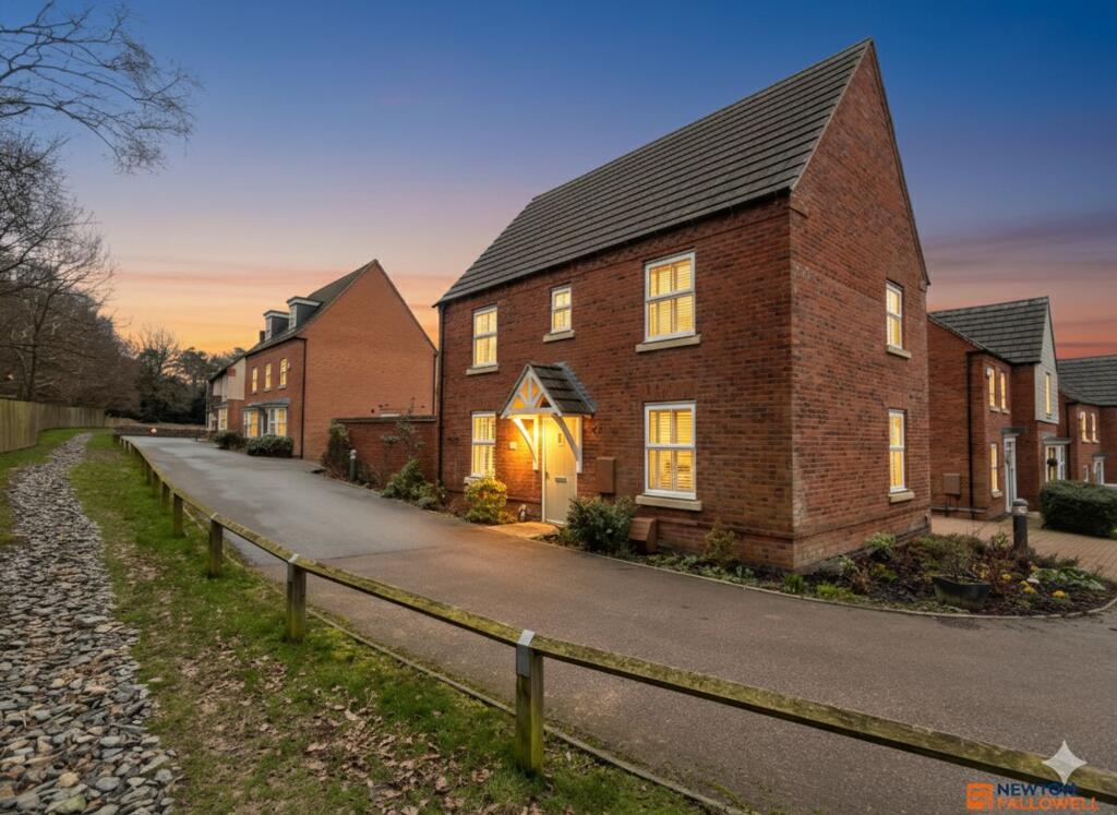 3-bed detached on Primrose Drive, Coalville, LE67, £300,000