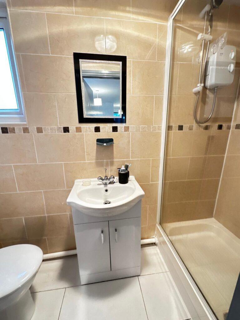 8 bedroom terraced house for rent