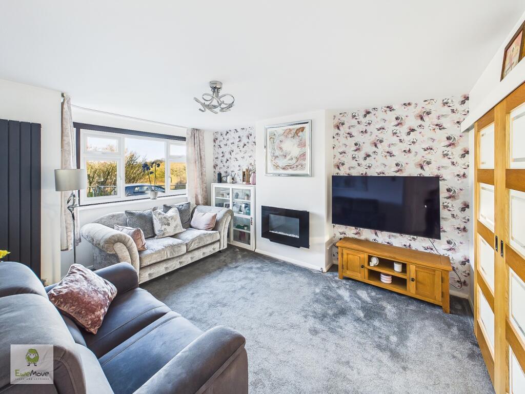 House in Chatham, Medway - More