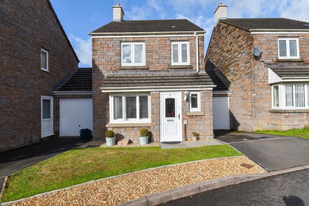 3-bed detached on Hawkins Walk, Okehampton, EX20, £275,000