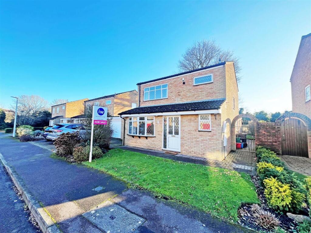 Main image of property: Aldeburgh Close, Stevenage