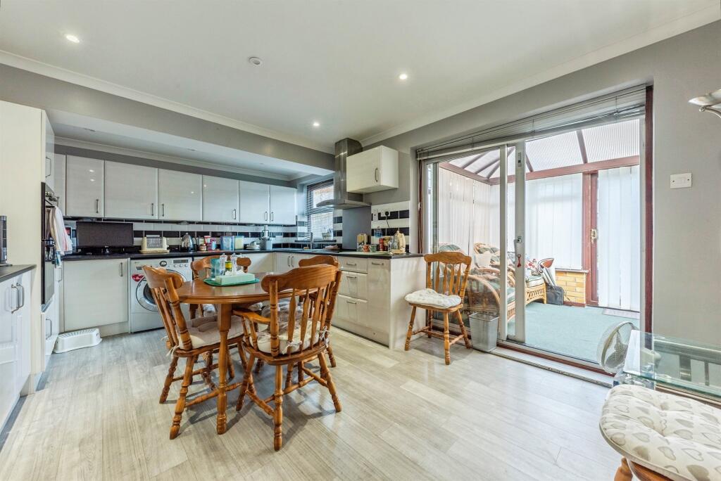 Bridge End Grove, Grantham - View 4