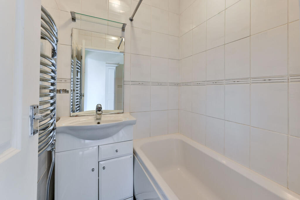 Apartment in London - View 5