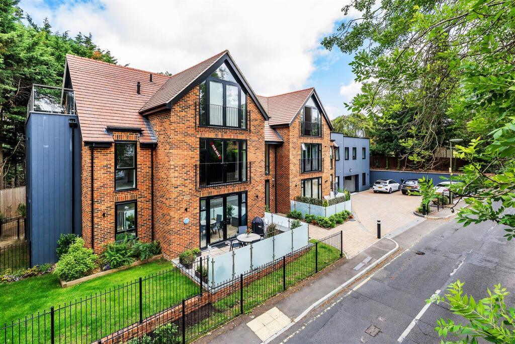 Main image of property: PARKERS HILL, ASHTEAD KT21