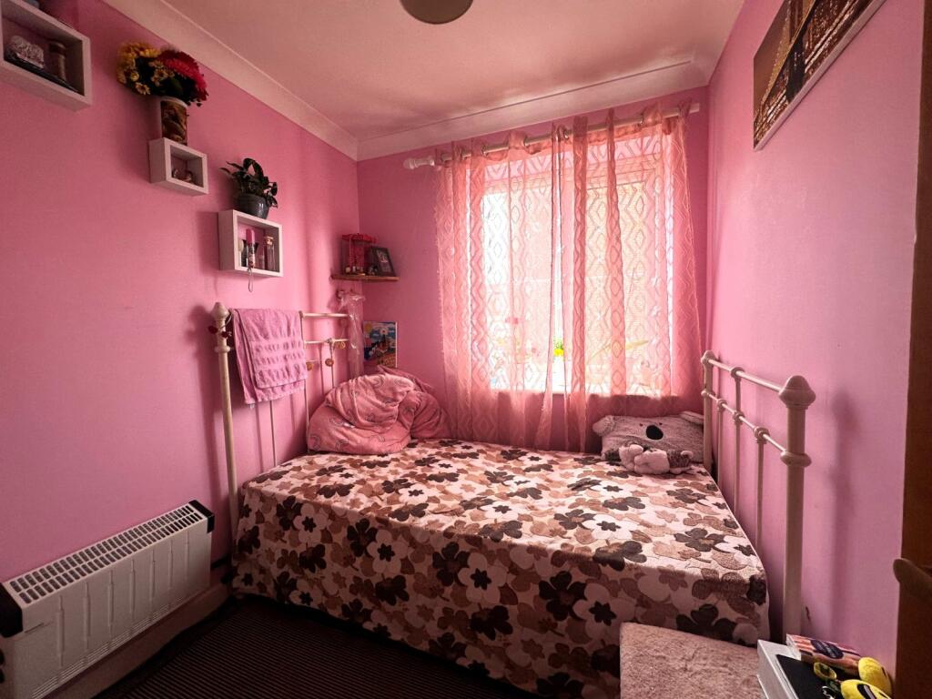 Apartment in Northampton, Grafton Street Industrial Estate, Semilong - More